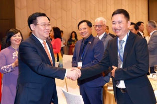 Chủ tịch Quốc hội gặp gỡ cộng đồng doanh nhân người Việt tại Châu Âu