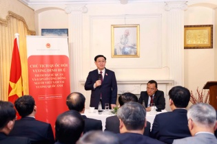 Chủ tịch Quốc hội gặp gỡ cộng đồng người Việt Nam tại Vương quốc Anh   