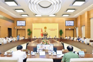 Thiếu thuốc, vật tư y tế khiến cử tri lo lắng, Quốc hội cần giám sát sớm 