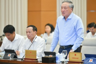 Lợi dụng chức vụ can thiệp vào giải quyết vụ án có thể bị phạt đến 40 triệu đồng