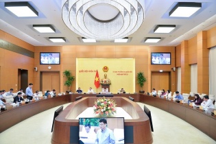 Băn khoăn về đề xuất khoản vay đặc biệt “cứu” ngân hàng bị rút tiền hàng loạt