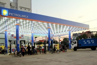 Xăng dầu diễn biến phức tạp, Petrolimex “xoay sở” ra sao