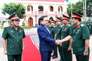 Chủ tịch Quốc hội thăm và làm việc với Đảng ủy - Bộ Tư lệnh Quân khu 9