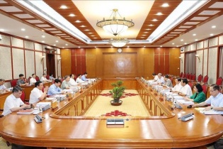 Bộ Chính trị xem xét, thi hành kỷ luật tổ chức đảng