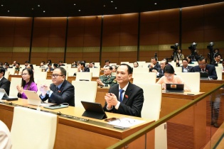 Quốc hội thống nhất cấm sản xuất, kinh doanh thuốc lá điện tử, nung nóng từ năm 2025