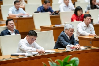 Quốc hội lập Ủy ban dự thảo sửa đổi, bổ sung một số điều của Hiến pháp năm 2013 