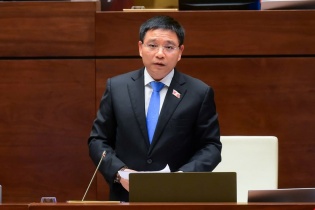 Quốc hội bắt đầu hoạt động chất vấn, Bộ trưởng Bộ Tài chính trả lời về động lực tăng trưởng