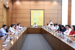 Ủng hộ viên chức được góp vốn, tham gia quản trị doanh nghiệp ngoài công lập