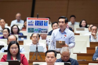 Đề xuất phương án “người đi bộ đi ngược chiều dòng xe nếu đường không có vỉa hè”