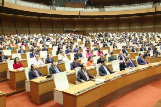 Xây dựng đội ngũ cán bộ, công chức chuyên nghiệp gắn với cải cách mạnh mẽ chế độ tiền lương