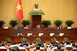 Giao Chính phủ quy định lộ trình công chứng giao dịch bất động sản phi địa giới hành chính