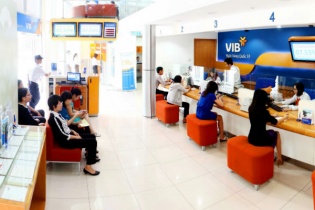 VIB tặng quà cao cấp cho khách gửi tiền