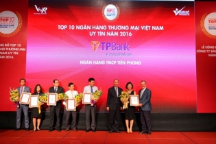 TPBank nhận giải Top 10 ngân hàng thương mại Việt Nam uy tín nhất 2016