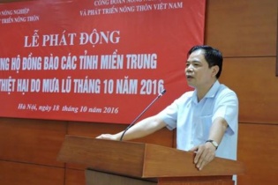 Bộ NN&PTNT tiếp nhận hơn 400 triệu đồng ngay tại lễ phát động ủng hộ đồng bào miền Trung