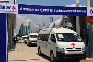 BIDV chi 55 tỷ tặng 46 xe cứu thương cho nhiều bệnh viện