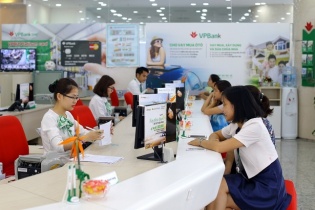 Hàng loạt ngân hàng công bố giảm lãi suất cho vay