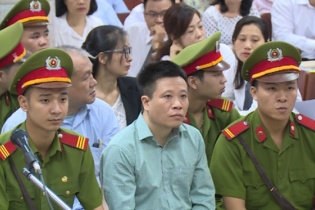 Ngày đầu tiên mở lại phiên xử đại án OceanBank: Nhiều bị cáo và người liên quan vắng mặt