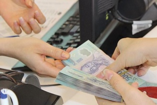 Thủ tướng: DNNN vướng nợ xấu, ngân hàng tự chủ xiết nợ