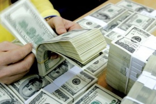 USD tăng giá chóng mặt, ngân hàng thay đổi tỷ giá 10 lần/ngày