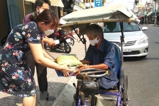 Miễn phí chuyển tiền hỗ trợ người dân gặp khó khăn do đại dịch Covid-19