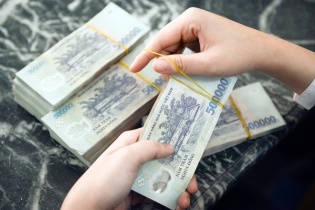 Ngân hàng đang đưa quá nhiều tiền mệnh giá 500.000 đồng ra lưu thông