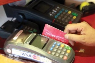 Giảm tiếp phí giao dịch trên ATM, POS và phí chuyển khoản liên ngân hàng   
