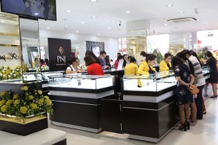 PNJ hoàn thành 68% kế hoạch lợi nhuận năm, cổ phiếu giảm mạnh từ đỉnh