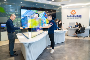 Trải nghiệm dịch vụ tại PGD thông minh của LienVietPostBank