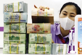 Thanh khoản bớt dồi dào, lãi suất cho vay qua đêm tăng  gấp đôi