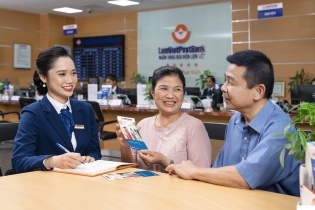 Người cao tuổi, cơ quan bảo hiểm và ngân hàng cùng thúc đẩy xã hội không tiền mặt