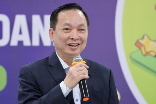 Doanh nghiệp khẩn thiết xin giãn nợ, Phó thống đốc tuyên bố sắp giãn nợ và giảm tiếp lãi suất