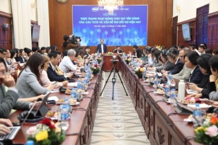 Co hẹp cho vay vì bùng nợ, tín dụng của công ty tài chính giảm tới 33%