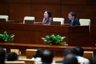 Thảo luận Luật Các tổ chức tín dụng: Lo khó chặn ngân hàng ép khách mua bảo hiểm