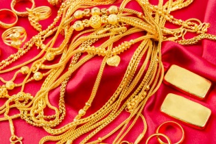 Cầu vàng miếng sụt giảm 33% trong quý III/2024, Việt Nam trở thành ngoại lệ