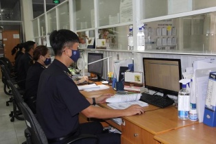 Hoãn xuất cảnh vì nợ thuế: Phạt ông chủ hay phạt giám đốc làm thuê?