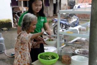 Quán hủ tíu “làm mới” những nụ cười