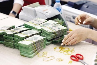 Vàng có thể "ngủ đông"; ngân hàng lo thiệt hại nặng vì rủi ro công nghệ  
