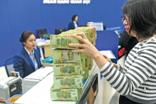 Lãi suất huy động tăng nóng: Do thanh khoản hay ngân hàng vội cho vay "làm đẹp" số liệu?