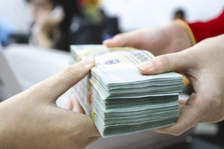 Tiếp tục duy trì lãi suất thấp để hỗ trợ tăng trưởng, bất chấp áp lực về tỷ giá