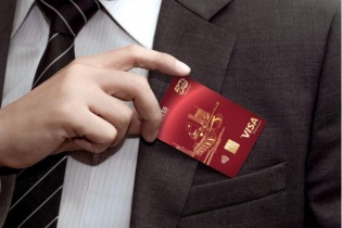 NCB ra mắt thẻ Visa phiên bản giới hạn, chào mừng 50 năm thống nhất Đất nước