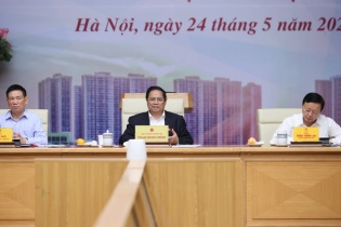 Thủ tướng: Nhanh chóng đưa chênh lệch giá vàng xuống 1-2%, nghiên cứu lập sàn giao dịch vàng