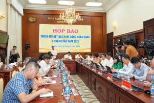 Bỏ room tín dụng: NHNN và ngân hàng thương mại nói gì?