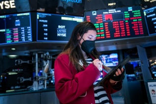 Ngân hàng niêm yết trên sàn ngoại: Cắt giảm mạnh thủ tục, rút ngắn thời gian chấp thuận còn 28 ngày