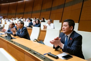 Quốc hội bỏ quy định doanh nghiệp làm điện gió ngoài khơi phải có vốn tối thiểu 10.000 tỷ đồng