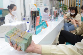Lãi suất liên ngân hàng tăng vọt lên 17%, NHNN bơm hơn 120.000 tỷ đồng hỗ trợ thanh khoản