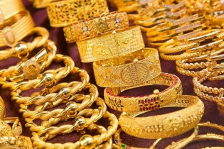 Vàng bất ngờ đảo chiều tăng mạnh, nhưng đường hồi phục còn gian nan