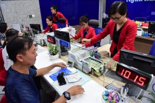 Lãi suất chứng chỉ tiền gửi lên đến 10,2%