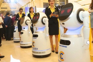 Nam A Bank đưa robot và trí tuệ nhân tạo IA vào giao dịch 