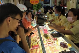 Giá vàng trong nước đi ngang, vàng thế giới vẫn kỳ vọng tăng giá