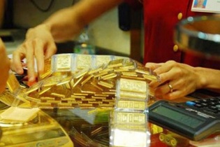 Vàng chịu áp lực tăng của USD trong ngắn hạn